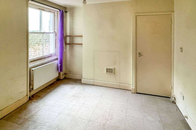 Basement Flat, 86 Halford Road, Fulham, London, SW6 1JX 3