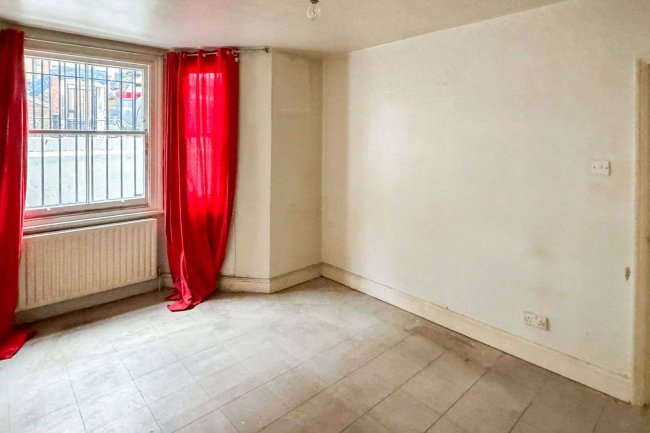 Basement Flat, 86 Halford Road, Fulham, London, SW6 1JX 3