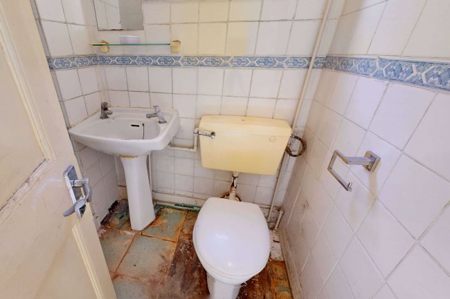 First Floor Flat, 735 Uxbridge Road, Hayes UB4 8HX 2