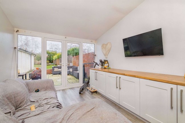 1 Rowan Close, Camberley, Surrey, GU15 4DD 3