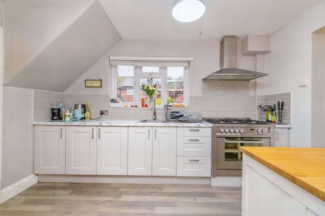 1 Rowan Close, Camberley, Surrey, GU15 4DD 3