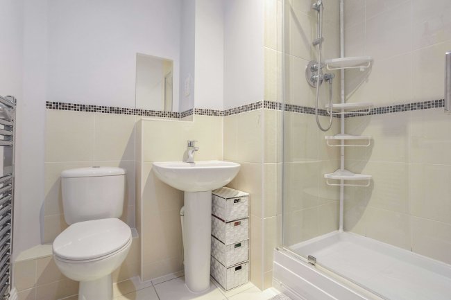 Flat 6, Sand Martins Court, Finchampstead Road, Wokingham, Berkshire, RG40 3JY 9