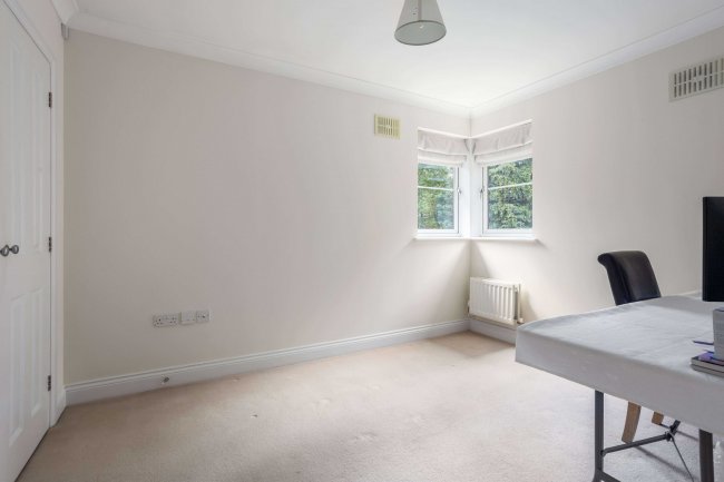 Flat 6, Sand Martins Court, Finchampstead Road, Wokingham, Berkshire, RG40 3JY 9