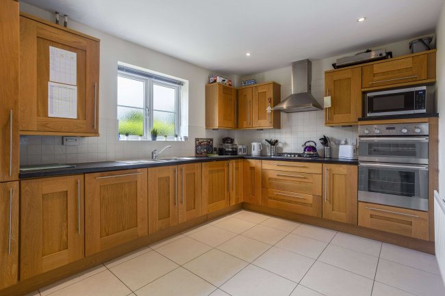 Flat 6, Sand Martins Court, Finchampstead Road, Wokingham, Berkshire, RG40 3JY 9