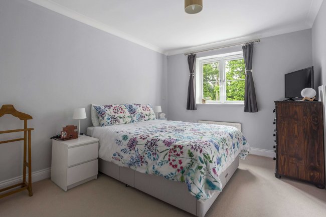 Flat 6, Sand Martins Court, Finchampstead Road, Wokingham, Berkshire, RG40 3JY 9