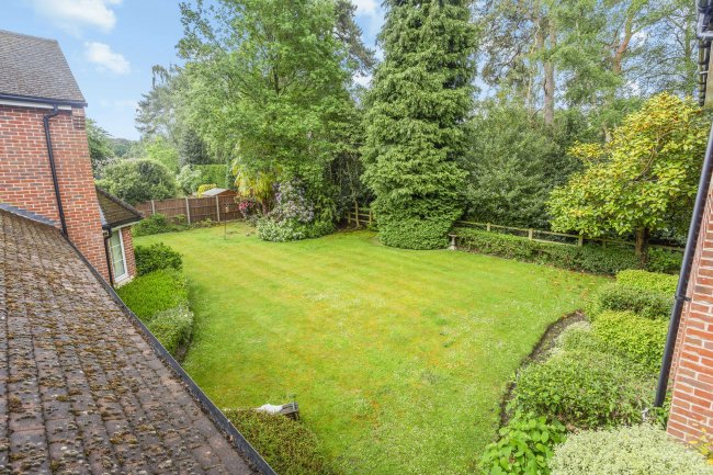 Flat 6, Sand Martins Court, Finchampstead Road, Wokingham, Berkshire, RG40 3JY 9