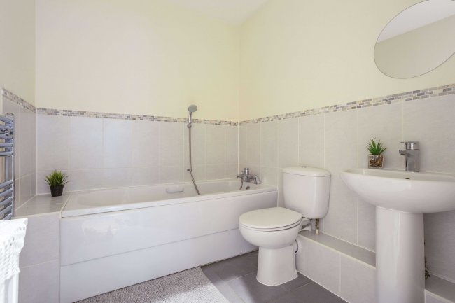 Flat 6, Sand Martins Court, Finchampstead Road, Wokingham, Berkshire, RG40 3JY 9