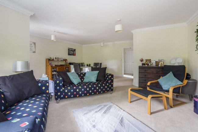 Flat 6, Sand Martins Court, Finchampstead Road, Wokingham, Berkshire, RG40 3JY 9