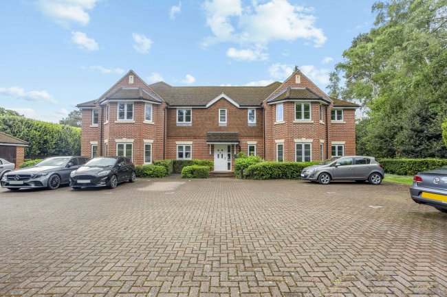 Flat 6, Sand Martins Court, Finchampstead Road, Wokingham, Berkshire, RG40 3JY 9