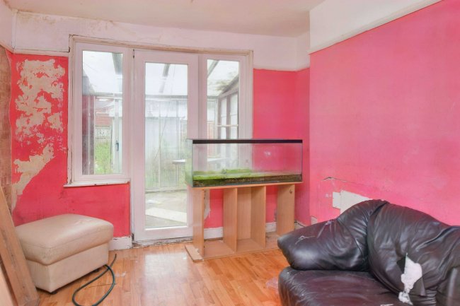 380 Barton Street, Gloucester, GL1 4LF 1