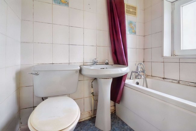 380 Barton Street, Gloucester, GL1 4LF 1