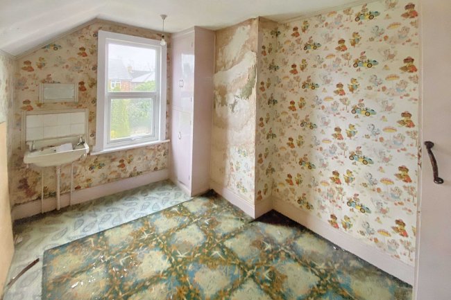 42 Ferrestone Road, Wellingborough, Northamptonshire, NN8 4EJ 5