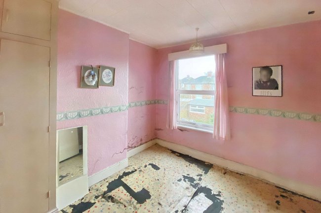 42 Ferrestone Road, Wellingborough, Northamptonshire, NN8 4EJ 5