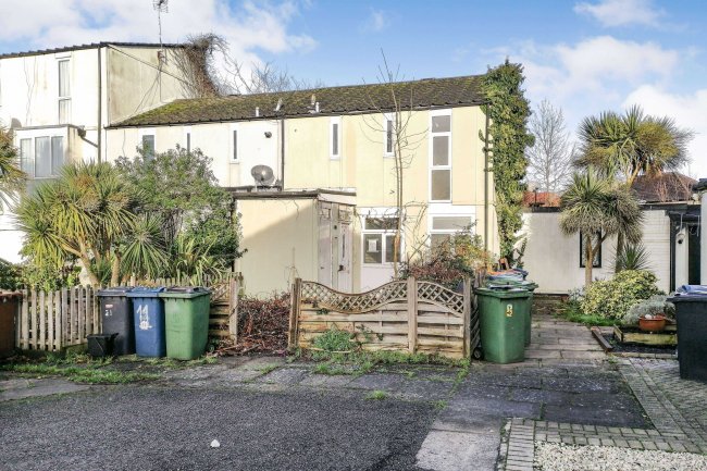 9 Temsford Close, North Harrow, HA2 6LB 3