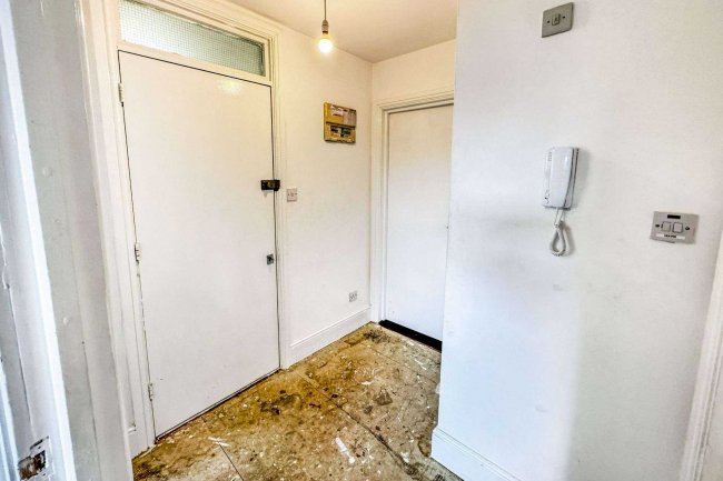 Flat C, 16 Connaught Road, Harlesden, London, NW10 9AG 4