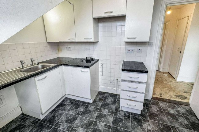 Flat C, 16 Connaught Road, Harlesden, London, NW10 9AG 4