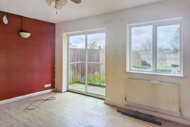 21 Haywards Close, Romford, Essex, RM6 4FQ 6