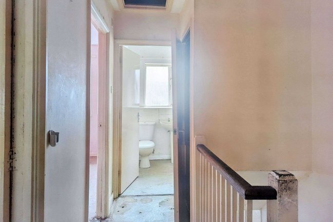 21 Haywards Close, Romford, Essex, RM6 4FQ 6