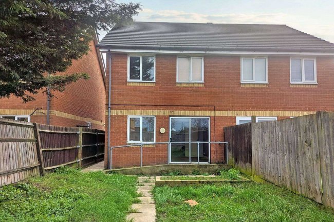 21 Haywards Close, Romford, Essex, RM6 4FQ 6