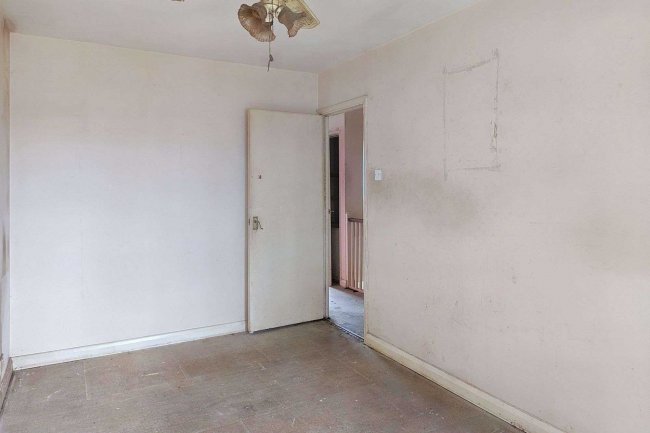 21 Haywards Close, Romford, Essex, RM6 4FQ 6