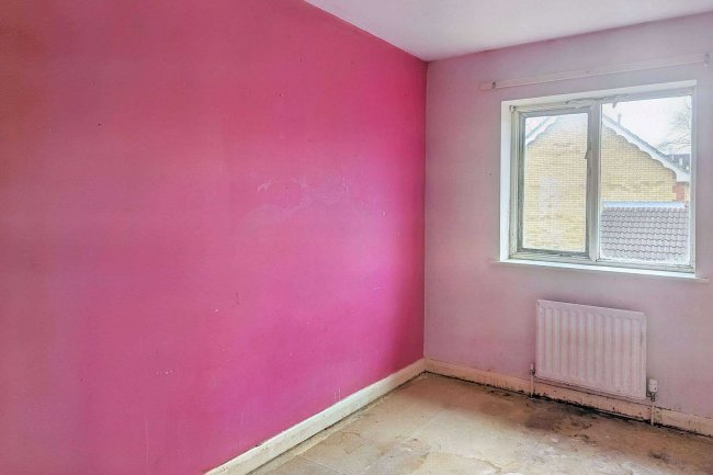 21 Haywards Close, Romford, Essex, RM6 4FQ 6