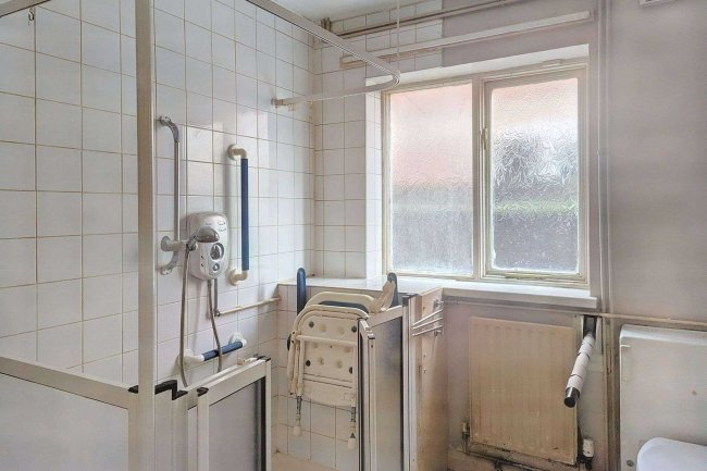 21 Haywards Close, Romford, Essex, RM6 4FQ 6