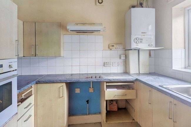 21 Haywards Close, Romford, Essex, RM6 4FQ 6