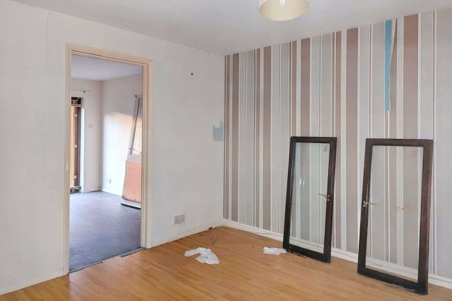 36 Gibbfield Close, Romford, Essex, RM6 5UF 6