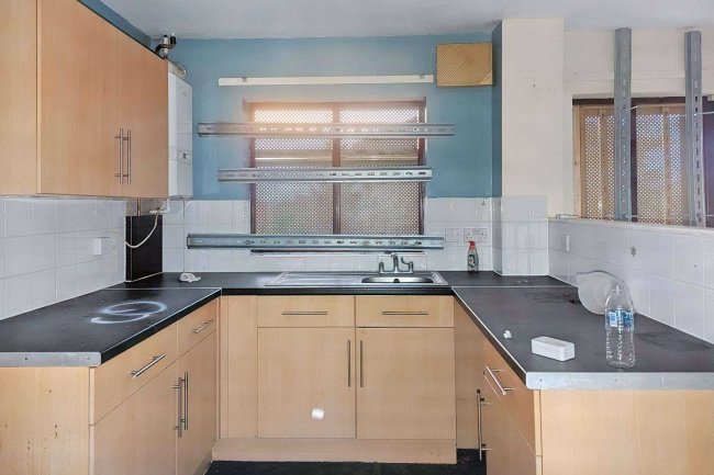 36 Gibbfield Close, Romford, Essex, RM6 5UF 6