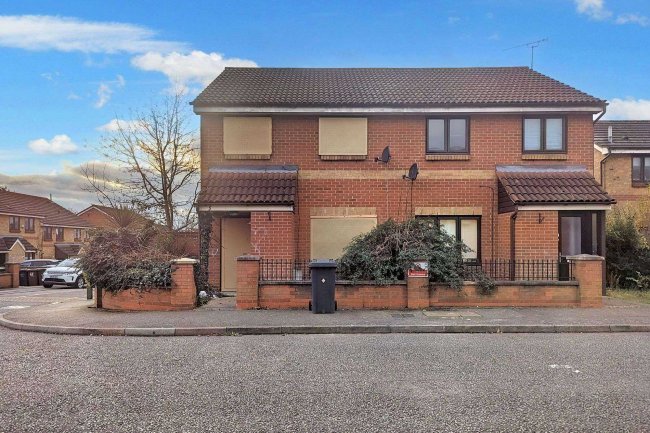 36 Gibbfield Close, Romford, Essex, RM6 5UF 6