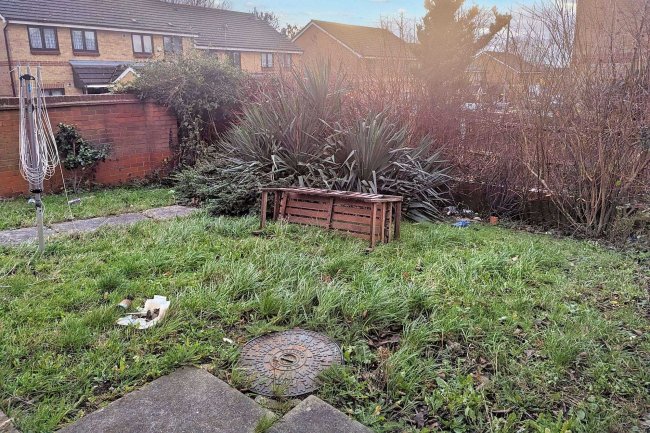 36 Gibbfield Close, Romford, Essex, RM6 5UF 6