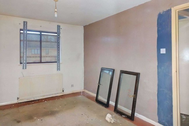 36 Gibbfield Close, Romford, Essex, RM6 5UF 6