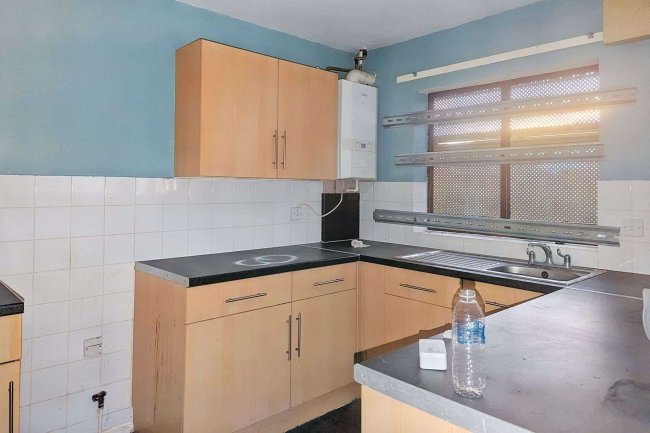 36 Gibbfield Close, Romford, Essex, RM6 5UF 6