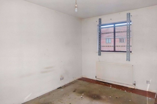 36 Gibbfield Close, Romford, Essex, RM6 5UF 6