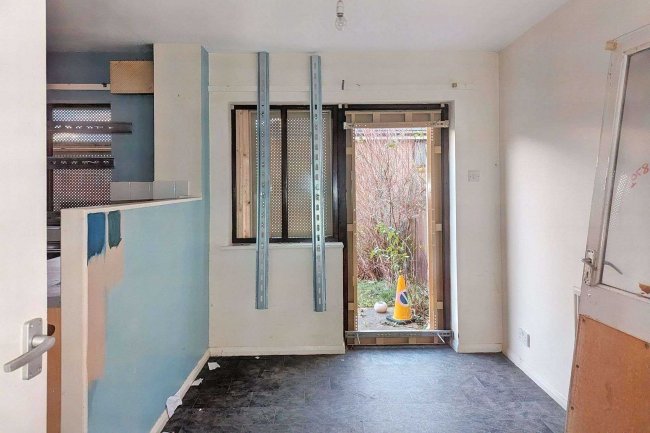 36 Gibbfield Close, Romford, Essex, RM6 5UF 6