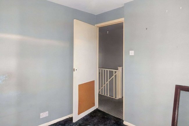 36 Gibbfield Close, Romford, Essex, RM6 5UF 6