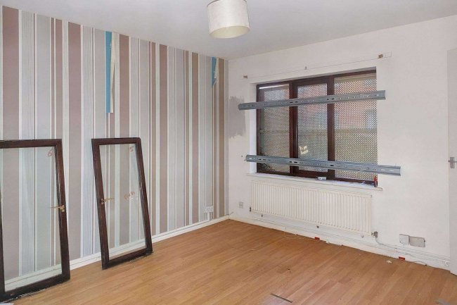 36 Gibbfield Close, Romford, Essex, RM6 5UF 6