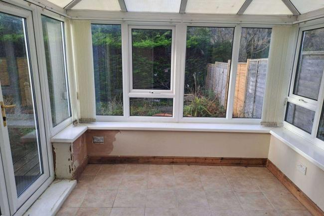 Meadow House, Broadway, Laugharne SA33 4NS 2