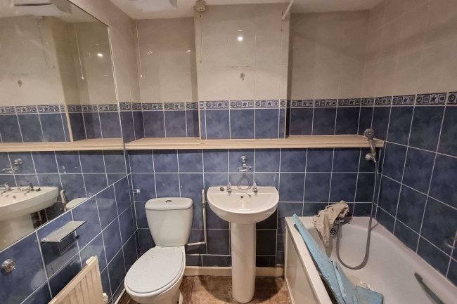 Flat 29 Atholl Court & Garage, Kingsway Gardens, Andover, SP10 4BB 1