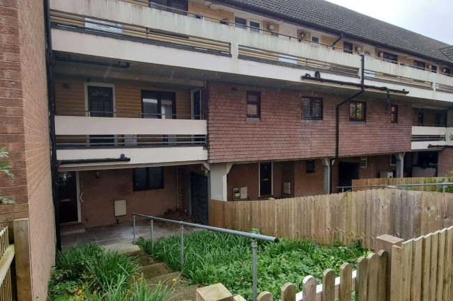 Flat 29 Atholl Court & Garage, Kingsway Gardens, Andover, SP10 4BB 1