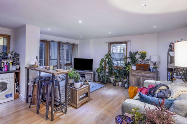 32 McClintock House, The Boulevard, Leeds, West Yorkshire, LS10 1LP 1