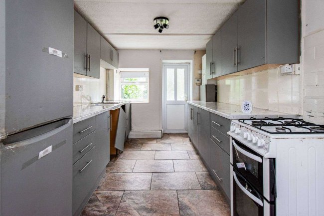 4 Station Place, Aberdare, Mid Glamorgan, CF44 9AA 4