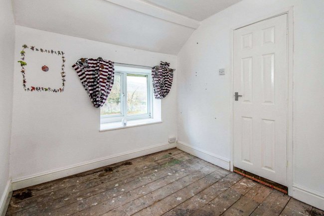 4 Station Place, Aberdare, Mid Glamorgan, CF44 9AA 4