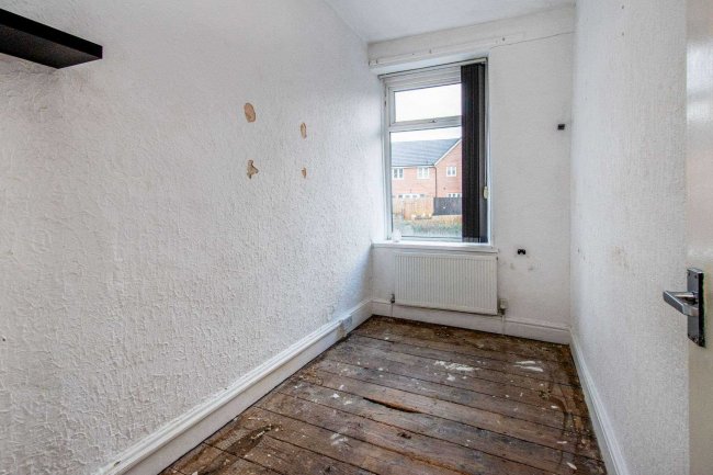 4 Station Place, Aberdare, Mid Glamorgan, CF44 9AA 4