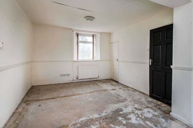 4 Station Place, Aberdare, Mid Glamorgan, CF44 9AA 4