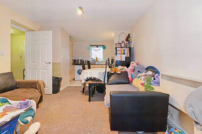 23B Wellspring Crescent, Wembley, HA9 9UB 10