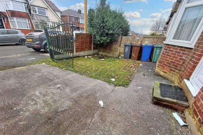 20 Holyrood Road, Manchester, Greater Manchester, M25 1PD 1