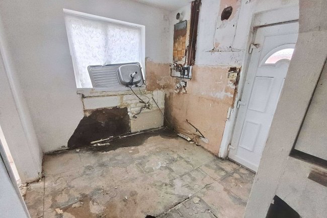 20 Holyrood Road, Manchester, Greater Manchester, M25 1PD 1