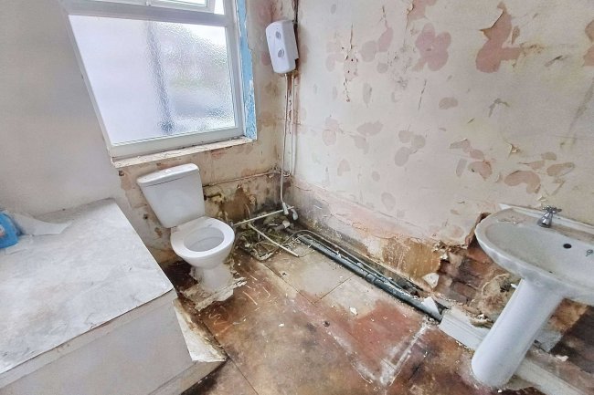 20 Holyrood Road, Manchester, Greater Manchester, M25 1PD 1