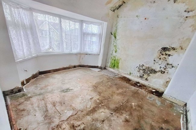 20 Holyrood Road, Manchester, Greater Manchester, M25 1PD 1